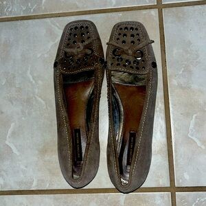 Antonio Melani Suede Flats. Size 8 med